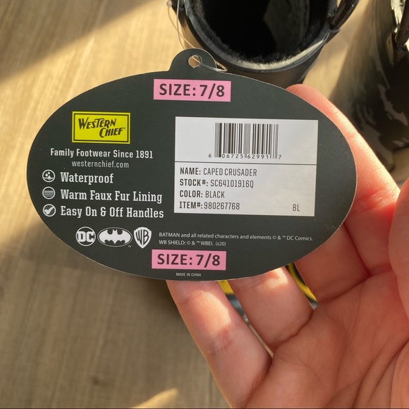 NWT-Boys Batman 🦇 Boots 🥾 - Picture 5 of 5